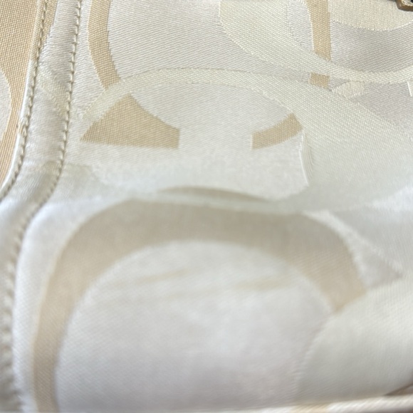 Coach Hampton Beige And Tan Canvas Logo‎ And Leather Accents And Trim Satchel. - Picture 10 of 12